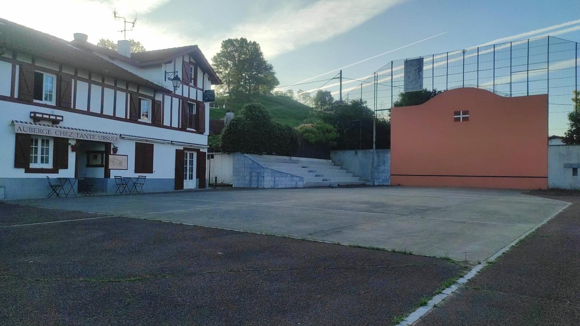 Auberge Tante Ursule Cambo-les-Bains Exterior foto